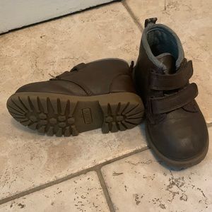 Carters size 7 boots